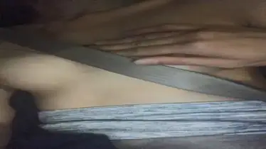 Di Mobil ABG Cantik Asyik Mainin Pentil Sange poster